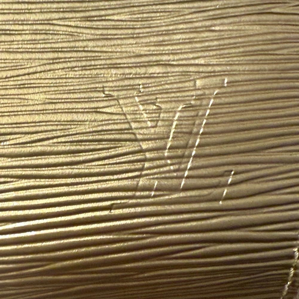 Louis Vuitton Gold Blade Clutch - Picture 6 of 6